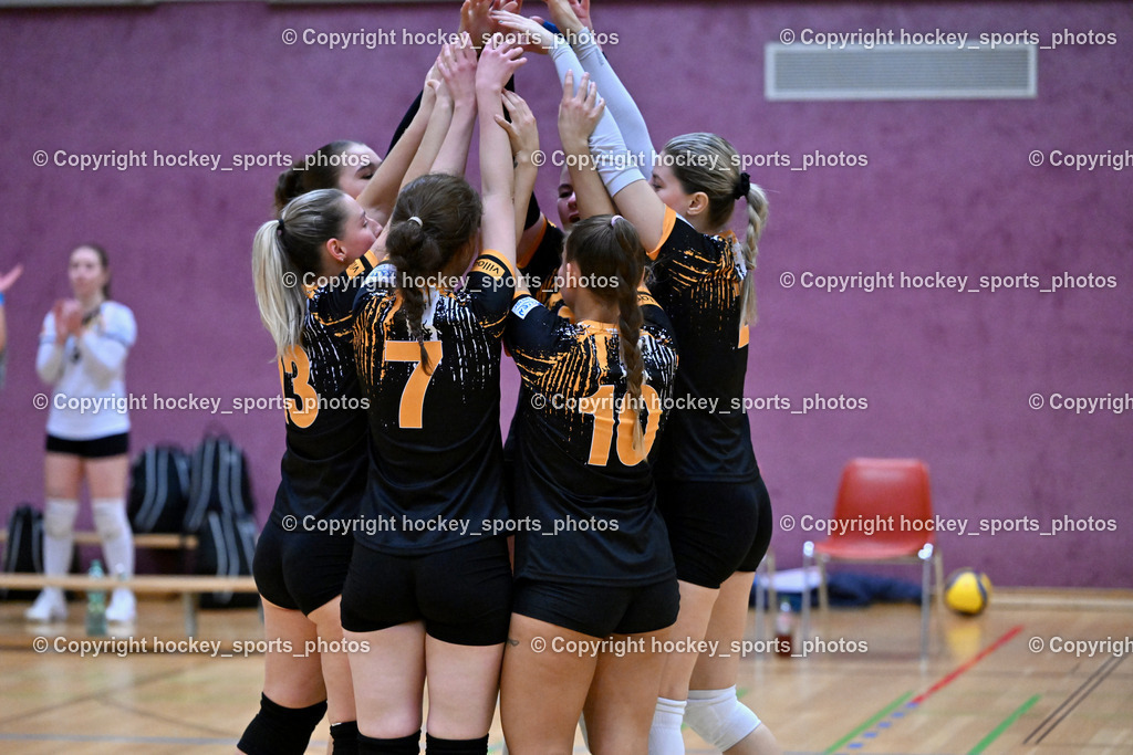 ASKÖ Volley Eagles Villach vs. Donau Chemie Volleys Brückl | Jubel Eagles Volley Mannschaft, #13 Vanessa BEBEKAJLO Eagles Villach, #7 Vanja LUKSIC Eagles Villach, #10 Elwira CEHIC Eagles Villach, ASKÖ Volley Eagles Villach vs. Donau Chemie Volleys Brückl, ASKÖ Volley Eagles Villach vs. Donau Chemie Volleys Brückl am 14.12.2024 in Villach (Ballspielhalle Lind), Austria, (Photo by Bernd Stefan)