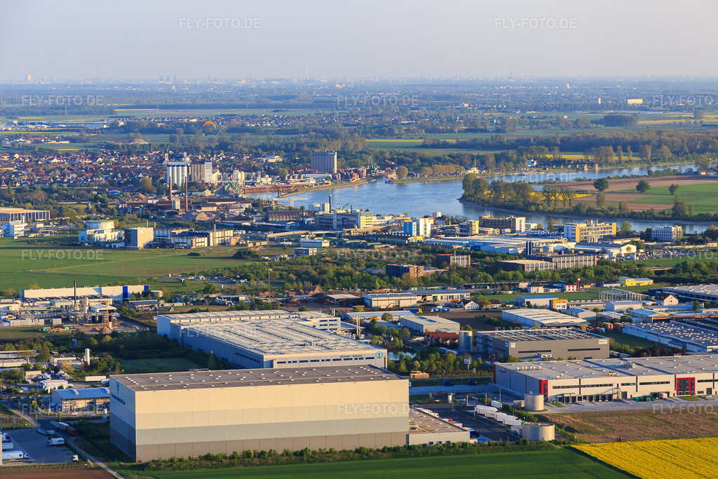 Luftbild: Fresenius Medical Care Deutschland GmbH in Biebesheim am Rhein im Bundesland Hessen in Deutschland. Foto: IMG_077711.jpg vom 23.04.2015 durch Werner Riehm/FLY-FOTO.deFresenius Medical Care