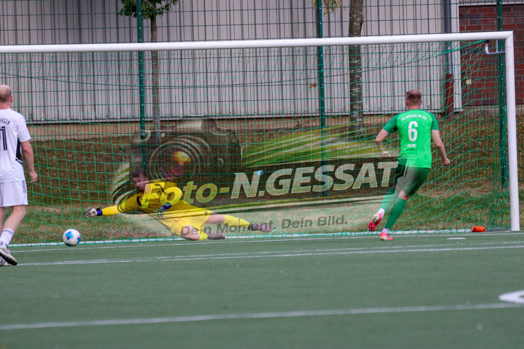 SC Bünde - TuS Bexterhagen | Auf dem Bild zu sehen: grün SC Bünde: ; weiß TuS Bexterhagen:  SC Bünde, TuS Bexterhagen, Saison 26/27, Testspiel, Hunnebrock, Deutschland - Realisiert mit Pictrs.com