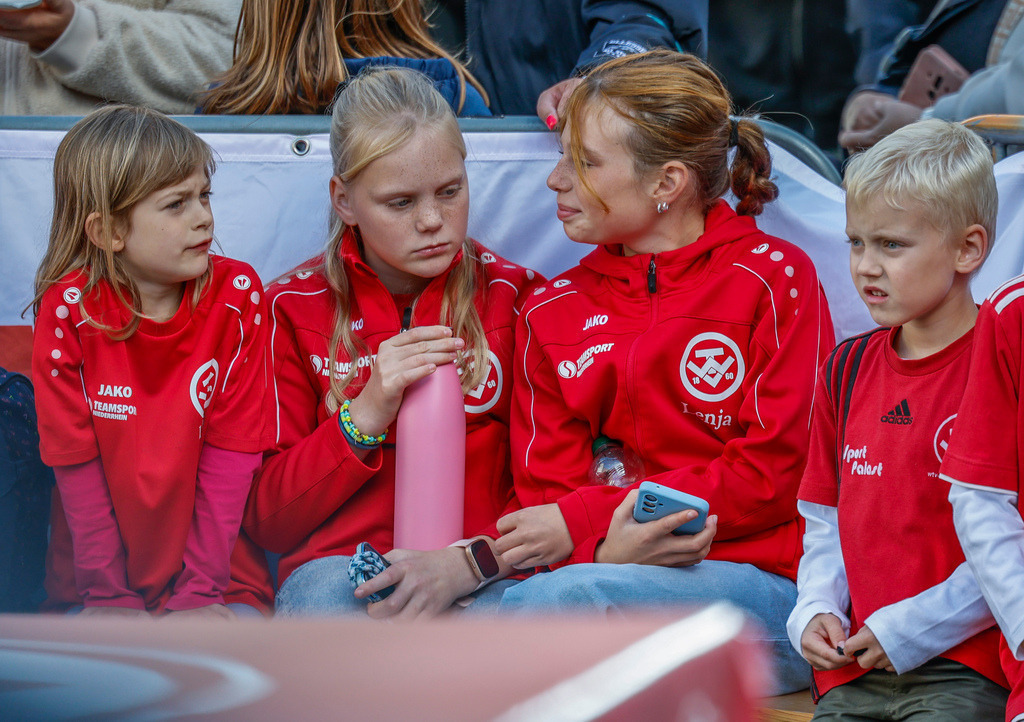 top-top.de 240913-080 | Foto, Video, Fotografie, Videografie, Fotobox, DJ, Discjockey, Musik, Musikbox, Veranstaltung, Photobooth, Amazon, Ebay, Buchtipp, Bestseller, Autor, Verlag, Buch, Wesel, Hamminkeln, NRW, Dinslaken, Rees, Drohne, Hochzeit, Party, Fotobox, Wesel, Fotograf