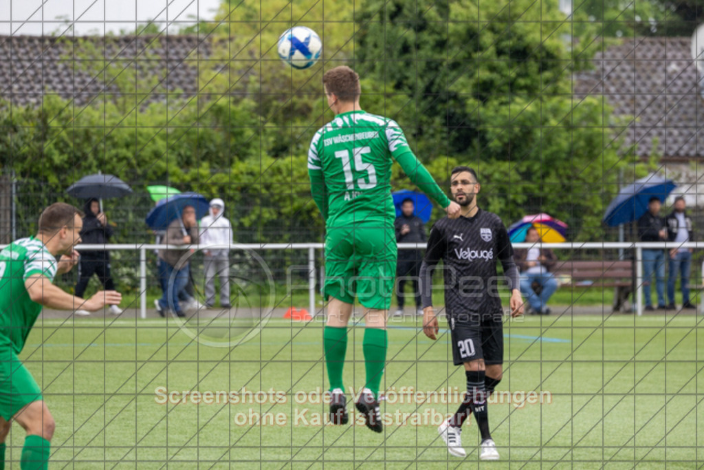 20250504_150521_0113 | #,SSV Göppingen (schwarz) vs. TSV Wäschenbeuren (grün), Fussball, Kreisliga A3 - Bezirk Neckar/Fils, 25. Spieltag, Saison 2024/2025, Kunstrasensportplatz Nord, Hohenstaufenstr. 123, 73033 Göppingen, 04.05.2025 - 15:00 Uhr,Foto: PhotoPeet-Sportfotografie/Peter Harich
