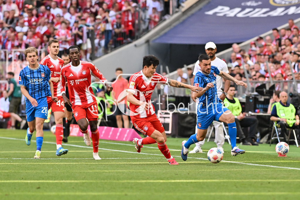 FC Bayern München - 1. FC Heidenheim | MUNICH, GERMANY - 02. MAI: im Duell Minjae KIM (FC Bayern Munich 3) und  Arijon IBRAHIMOVIC (1. FC Heidenheim 22) während dem Bundesligamatch zwischen dem FC Bayern München und dem 1. FC Heidenheim am 32. Spieltag in der Allianz Arena / DFL REGULATIONS PROHIBIT ANY USE OF PHOTOGRAPHS AS IMAGE SEQUENCES AND/OR QUASI-VIDEO