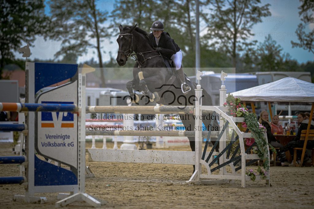 20240505-DOS_2328 | Entdecke hochwertige Reitturnierfotos von Foto Oger. Professionell, emotional und authentisch – jetzt Lieblingsmomente im Shop bestellen.Deutschlandweite Turnierfotografie. - Realisiert mit Pictrs.com