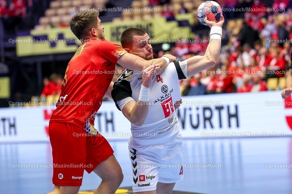 EHF20012601004 | 20.01.2026, Handball, Men's EHF EURO 2026, Nordmazedonien - Rumänien, Jyske Bank Boxen in Herning, Dänemark, Preliminary Round:  Tudor Botea (Romania #06) im Zweikampf gegen   Martin Velkovski (North Macedonia #04) 
