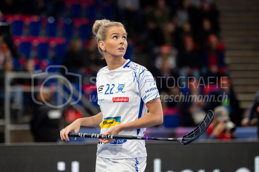 Piranha Chur vs Kloten-Dietlikon Jets - 23. April 2022 | Piranha Chur vs Kloten-Dietlikon Jets
Stimo Arena, Kloten
#22 Iza Rydfjäll (Kloten-Dietlikon Jets)
Bild: Sportfotografie Markus Aeschimann | www.markus-aeschimann.ch - Realisiert mit Pictrs.com