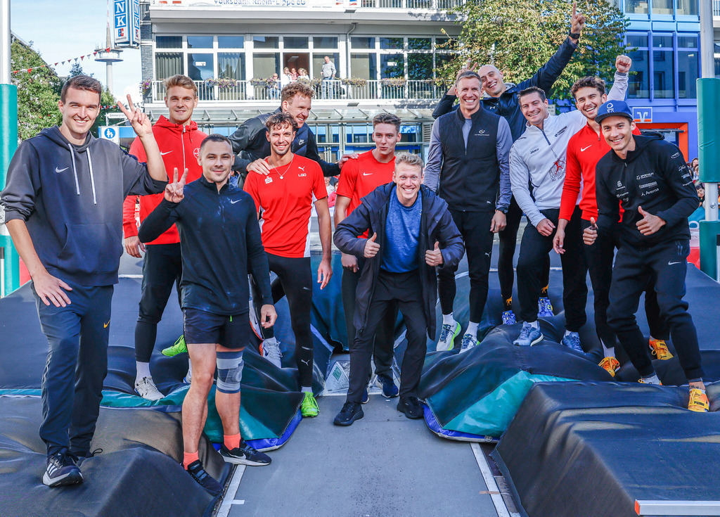 top-top.de 240913-100 | Foto, Video, Fotografie, Videografie, Fotobox, DJ, Discjockey, Musik, Musikbox, Veranstaltung, Photobooth, Amazon, Ebay, Buchtipp, Bestseller, Autor, Verlag, Buch, Wesel, Hamminkeln, NRW, Dinslaken, Rees, Drohne, Hochzeit, Party, Fotobox, Wesel, Fotograf