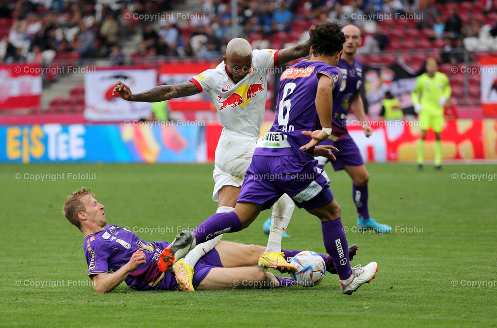 A_LUI_200822_01 | SPORT,FUSSBALL,ADMIRAL BUNDESLIGA AUSTRIA KLAGENFURT-SALZBURG 20.08.2022 IM BILD: CHTISTOPHER CVETKO (KLAGENFURT) UND FERNANDO  (SALZBURG) FOTO: FOTOLUI/MARIO WIMMER