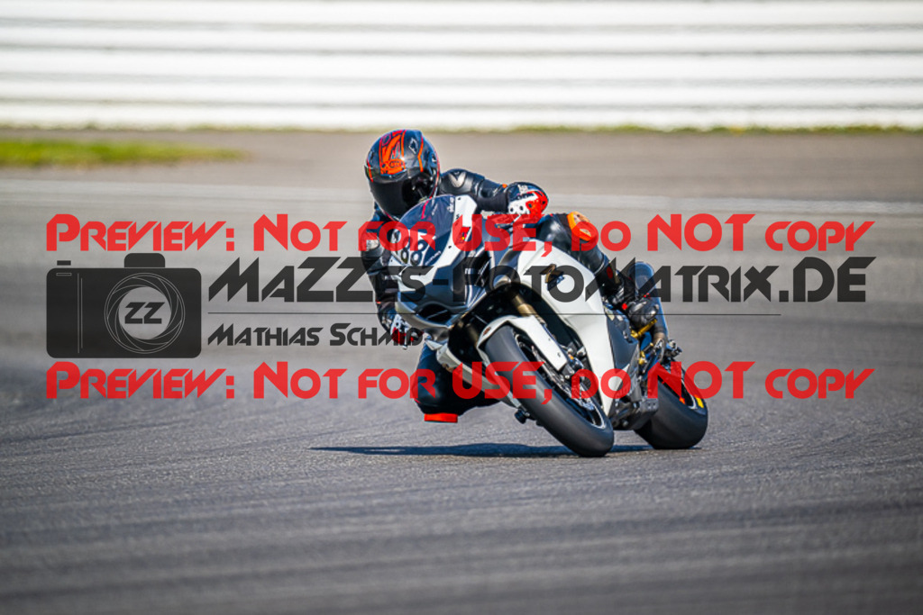 MaZZes_FotoMatrix_230410_4913 | ROT