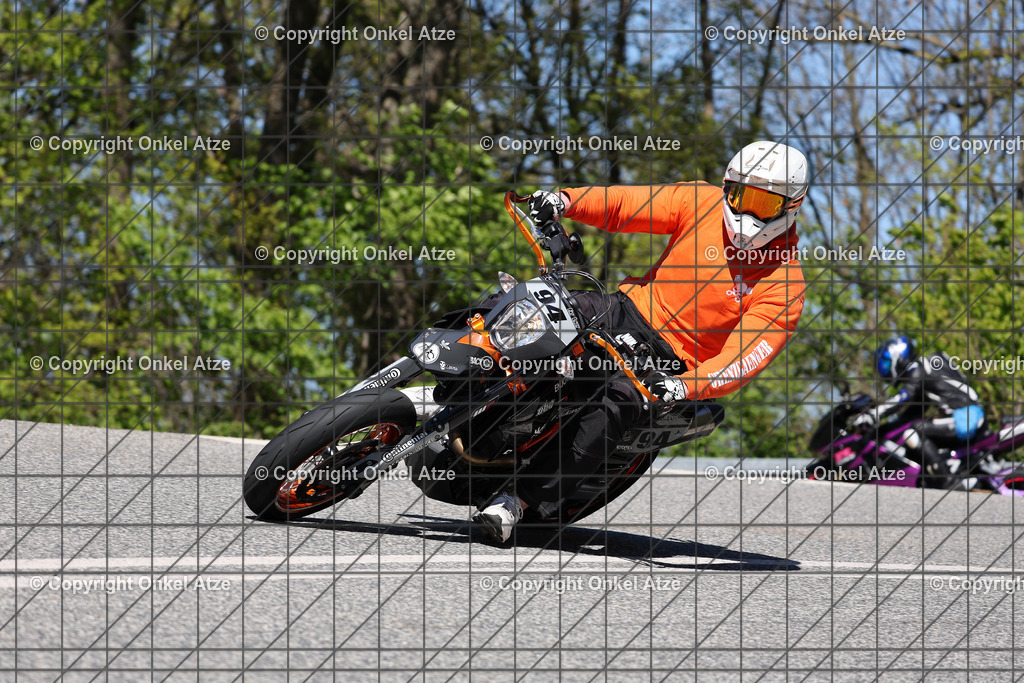 IMG_7298 | Fotograf am Kyffhäuser. Onkel Atze. Kyffhäuser Rennstrecke. Café36. Motorsportfotografie. - Realisiert mit Pictrs.com