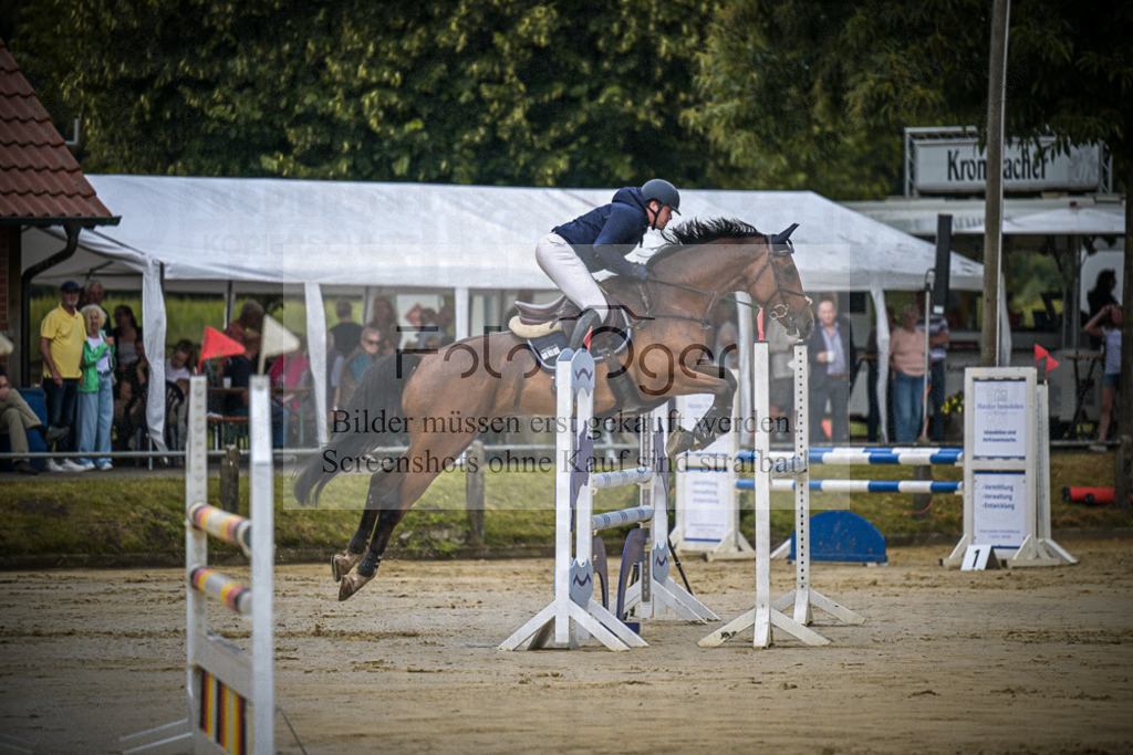 DOS_1783 | Entdecke hochwertige Reitturnierfotos von Foto Oger. Professionell, emotional und authentisch – jetzt Lieblingsmomente im Shop bestellen.Deutschlandweite Turnierfotografie. - Realisiert mit Pictrs.com
