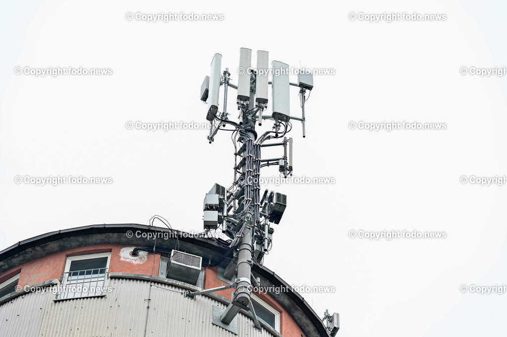 Mobilfunktechniker_ 19.04.2023-1 | 19.04.2023, Sattledt, AUT, Mobilfunk, Mobilfunktechniker, Handymast, im Bild Mobilfunk, Mobilfunktechniker, Handymast, Antennenanlage