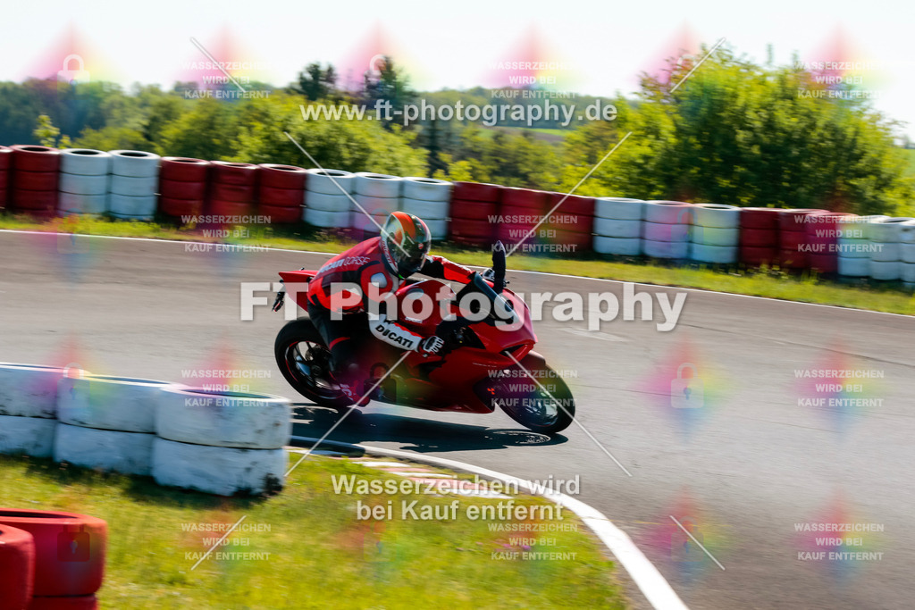 Moto-TeamOBK-21535 | Hier findet Ihr Bilder von Touristenfahrten auf der Nürburgring Nordschleife oder von anderen Veranstaltungen die ich besucht habe. Viel Spass beim Durch Schauen 