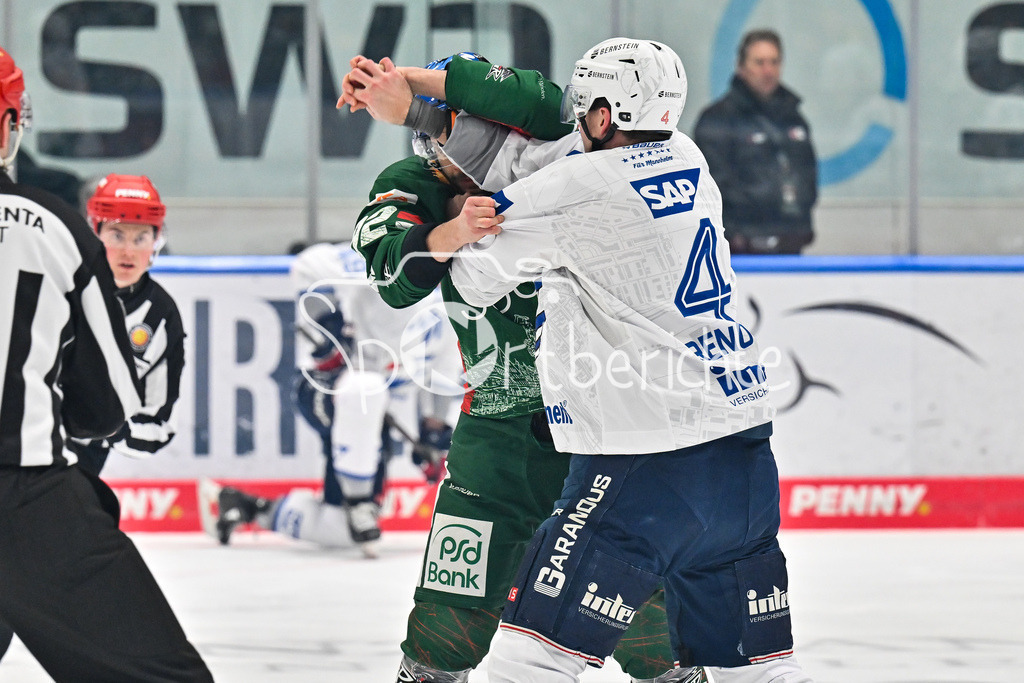 Augsburger Panther - Adler Mannheim | AUGSBURG, GERMANY - 28. DECEMBER: im Bild der Faustkampf zwischen Dan RENOUF (Adler Mannheim 4) und Joseph CRAMAROSSA (Augsburger Panther 92) / Fight / Kampf / Kämpfen / Schlägerei während dem Match zwischen den Augsburger Panthern und den Adler Mannehim am 33. Spieltag der Penny DEL im Curt Frenzel Stadion