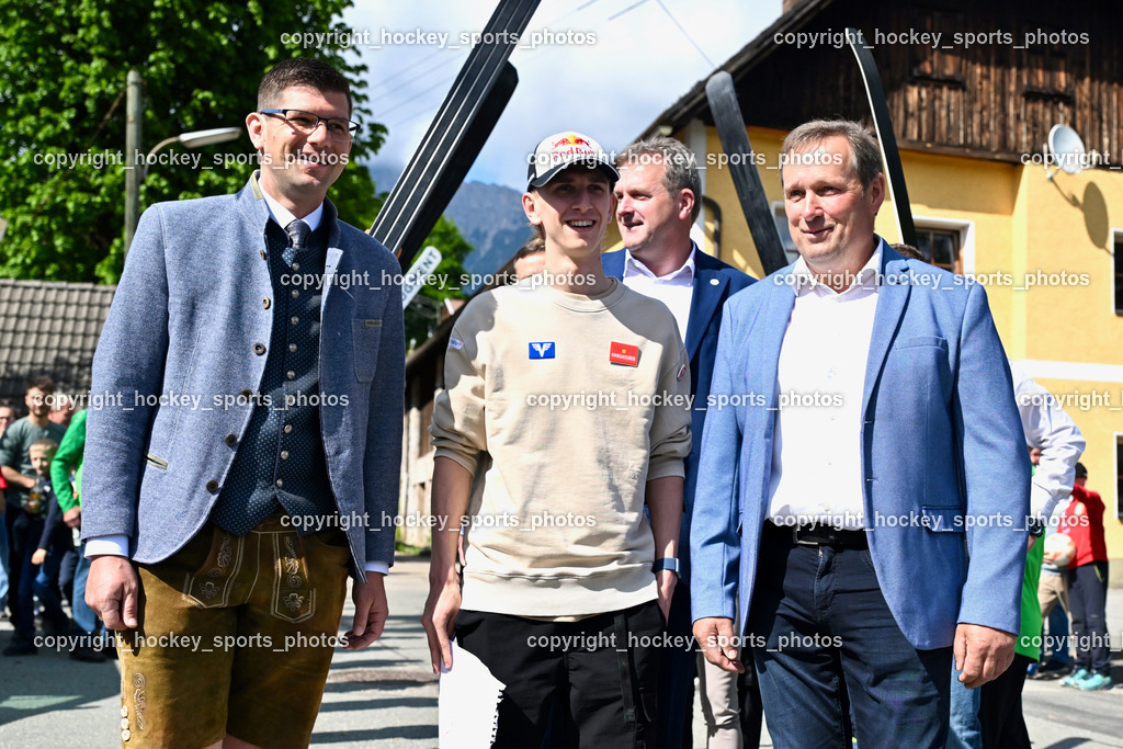 Empfang Daniel Tschofenig | Kärntner Landeshauptmann Stellvertreter Martin Gruber, Daniel Tschofenig, ürgermeister Hohenthurn Michael Schnabl, Kinder Empfangen Daniel Tschofenig, Empfang Daniel Tschofenig, Empfang Daniel Tschofenig am 10.05.2025 in Hohenthurn (Mehrzweckhaus Hohenthuurn), Austria, (Photo by Bernd Stefan)