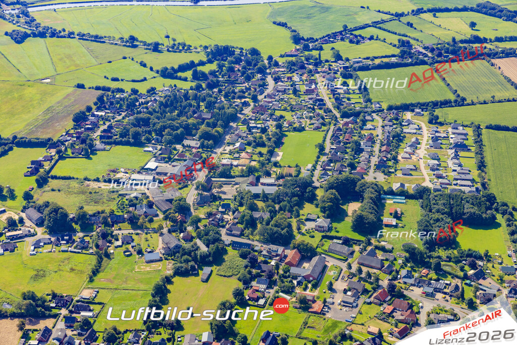 Übersichts Bild Hamdorf - Die Luftaufnahme wurde 2025 vom UL-Flugzeug heraus erstellt ( keine Drohnenaufnahme ) - Hochauflösende Luftaufnahme - für Wandbilder und großformatige Ausdrucke geeignet. Das besondere Geschenk!Hier alle&nbsp;Infos zur Lizenzierung der LuftaufnahmeWir fliegen auch dieses Jahr wieder in Ihre Region um Luftbilder zu erstellen.- Luftbild anfragen