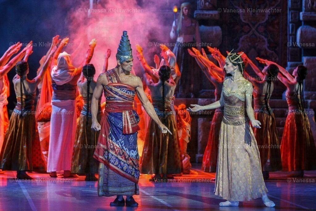  Ballett "La Bayadère" (Fotoprobe) in der Staatsoper unter den Linden | Berlin, 02.11.2018: Fotoprobe des Balletts "La Bayadere" in der Staatsoper Unter Den Linden.  - Realisiert mit Pictrs.com