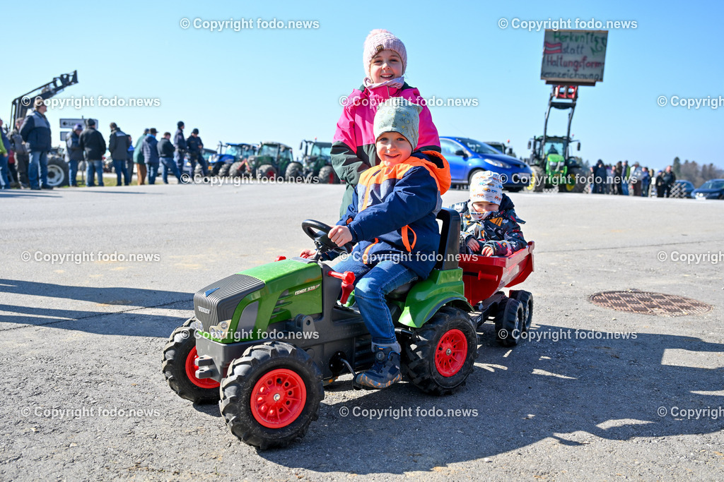Bauernprotest_ Poendorf_ Lasco_ 08.03.2024-18 | 08.03.2024, Poendorf, AUT, Bauernprotest, im Bild Bauernprotest, Bauern, Landwirte, Traktoren, Fa. Lasco, Demo, Kundgebung