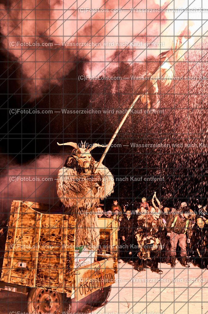 ALP5220_Nacht der Ballone_Gaminger Oetscherteufeln | NACHT DER BALLONE in Lackenhof am Ötscher, Sa 28. Dezember 2024.Mit einer Schauübung der Bergrettung Lackenhof, dem Ballonclub Ötscherland und den Gaminger Ötscherteufeln unter Zusammenarbeit mit der FF Lackenhof, dem Musikverein, dem Pensionistenverband, dem CampingClub, der Schirmbar und Konditorei Czihak, der Fuchswaldhütte und der Pizzeria Venezia, die für die Verköstigung sorgten, sowie der Ötscherliftgesellschaft, der Gemeinde Gaming und dem Ötscher-Tourismusverband.