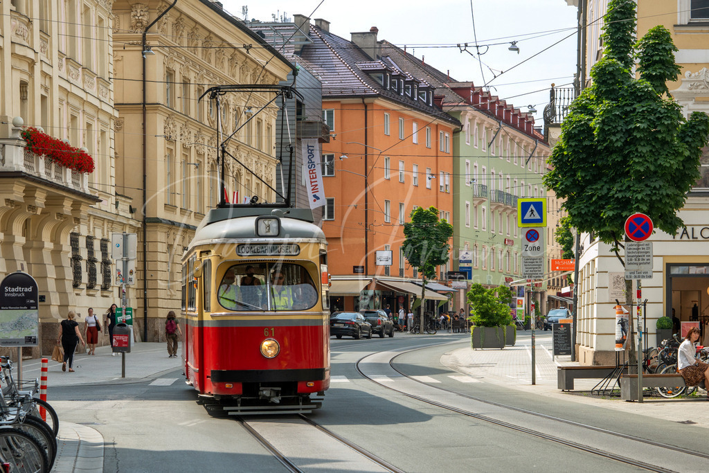 Straßenbahn | Triebwagen der Tiroler Museumsbahnen in der Maria-Theresien-Straße