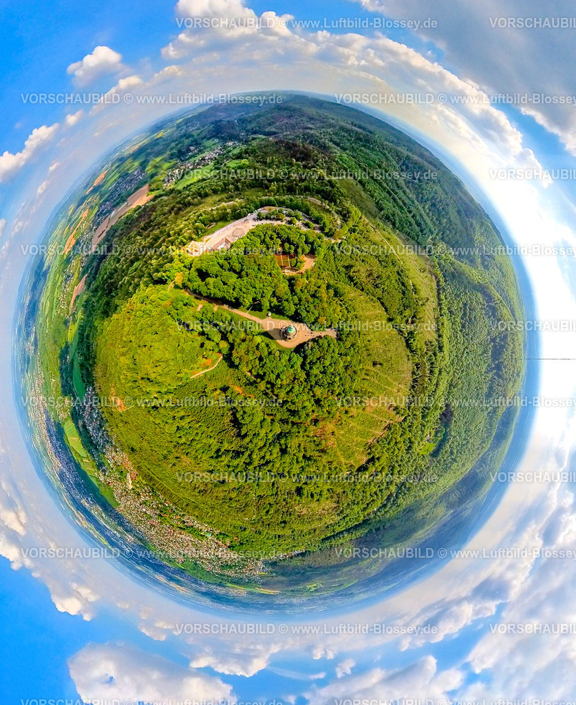Detmold24059070Hermannsdenkmal | Luftbild, Hermannsdenkmal im Teutoburger Wald, kulturelle Statue des Cheruskerfürsten nach Entwürfen von Ernst von Bandel, Waldgebiet mit Waldschäden, Erdkugel, Fisheye Aufnahme, Fischaugen Aufnahme, 360 Grad Aufnahme, tiny world, little planet, fisheye Bild, Hiddesen, Detmold, Ostwestfalen, Nordrhein-Westfalen, Deutschland