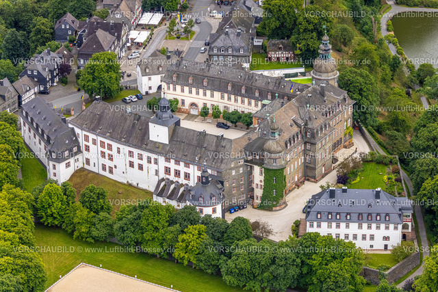BadBerleburg240710207 | Luftbild, Schloss Berleburg, Residenzschloss der Familie Sayn-Wittgenstein, Bad Berleburg, Wittgensteiner Land, Nordrhein-Westfalen, Deutschland