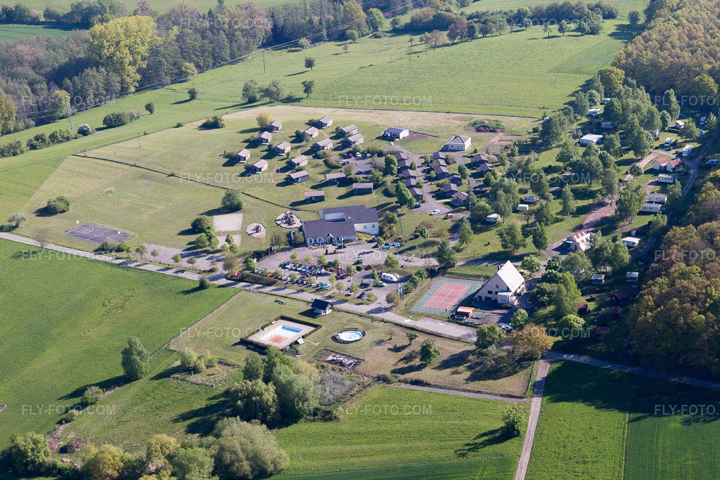 Aerial view: View of the town in Zinswiller in the state Bas-Rhin, France.Photo: IMG_099486.jpg taken on 04/30/2017 by Werner Riehm/FLY-FOTO.comResolution of the original: 5472 x 3648 px