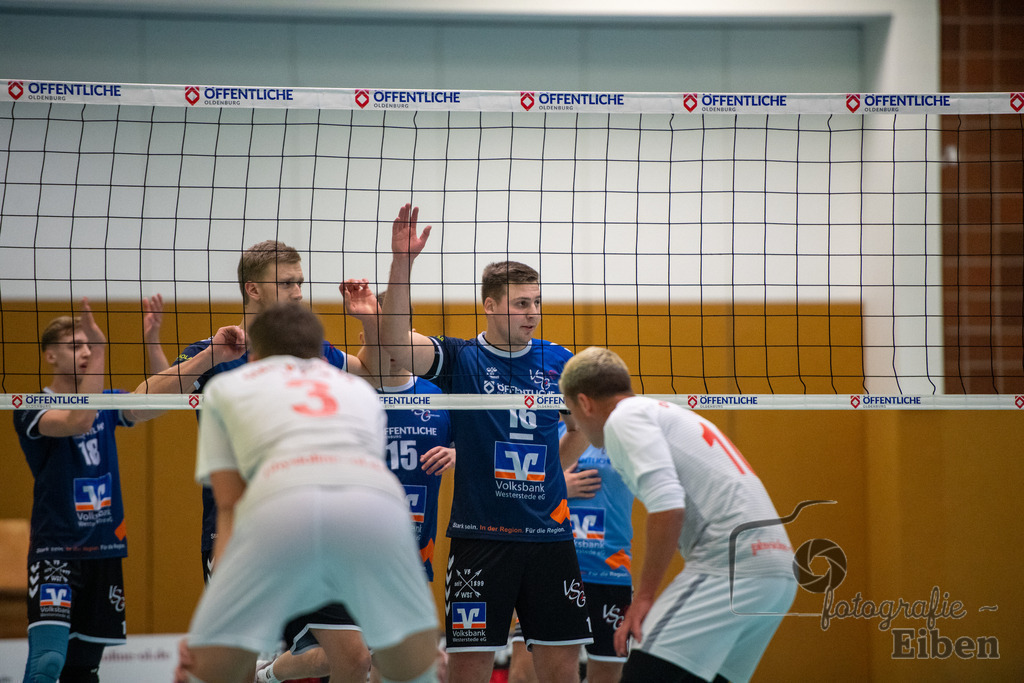 VSG Ammerland-Oldenburger TB | Regionalliga; VSG Ammerland (blau)-Oldenburger TB (weiß) am 18.01.2025 in Bad Zwischenahn (Sporthalle Schilldestraße ), Photo: Philip Eiben 2025 - Realisiert mit Pictrs.com