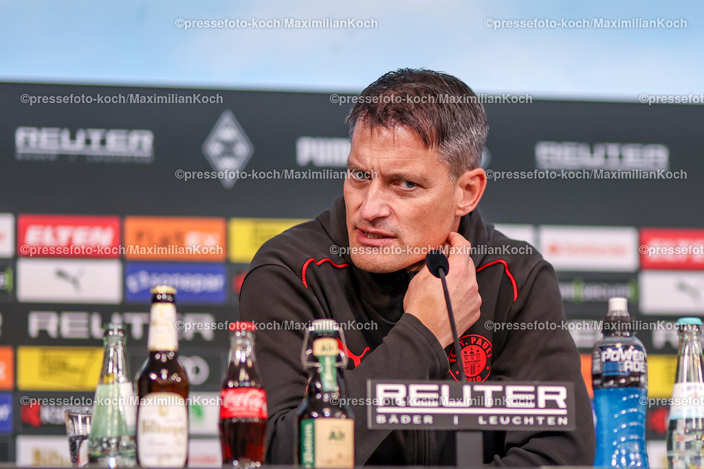 BMG24112401086 | 24.11.2024, Fußball, Borussia Mönchengladbach - FC St. Pauli, 1. Fußball Bundesliga, Borussia-Park, Saison 2024 2025: Pressekonferenz mit den Trainern nach dem Spiel - Trainer Alexander Blessin (Cheftrainer St.Pauli) ist sichtlich unzufrieden mit der Leistung seiner Mannschaft.DFB regulations prohibit any use of photographs as image sequences and or quasi-video.