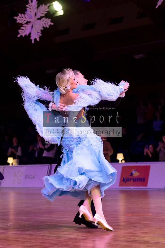 20241215_WDSF_Int_Open_Std-Riga-9895 | Tanzsportbilder, Standardtanz, Lateintanz, WDSF, DTV, LTVB, dancecomp, goc, hessen tanzt, blaues band der spree, walzer, tango, wiener walzer, slowfox, quickstepp, samba, rumba, cha-cha-cha, paso doble. jive, hd-kroft photography, turniertanzsport