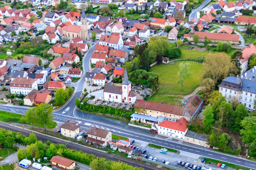 Luftbild: Darfansicht am Mainufer mit Marienkapelle im Ortsteil Obertheres in Theres im Bundesland Bayern in Deutschland. Foto: IMG_57133.jpg vom 08.05.2013 durch Werner Riehm/FLY-FOTO.deAuflösung des Originals: 4164 x 2776 px
