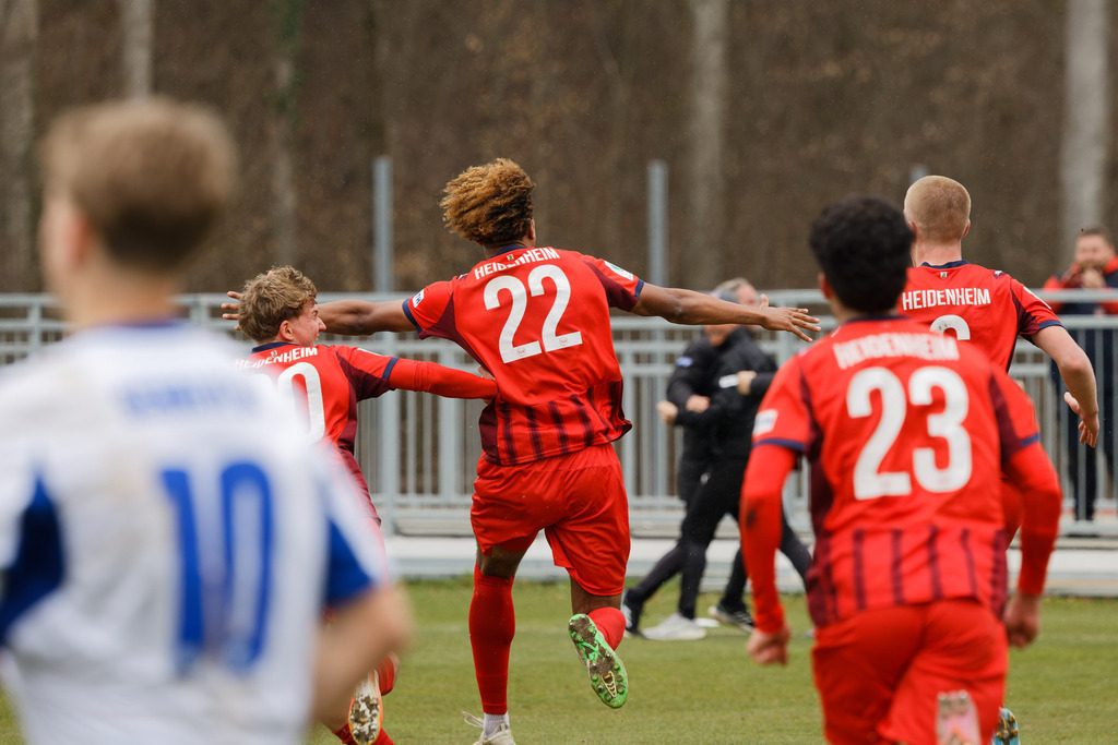 20260412-FCHS04_227 | 1.FC Heidenheim 1846 vs. FC Schalke 04, Fußball, U19, A-Junioren, NWL, U19-DFB-Nachwusliga, 2025/2026, 8. Spieltag, 12.04.2026 in Heidenheim, Walter-Birkhold-Jugendstadion (Foto: Michael Bulling) - Realisiert mit Pictrs.com