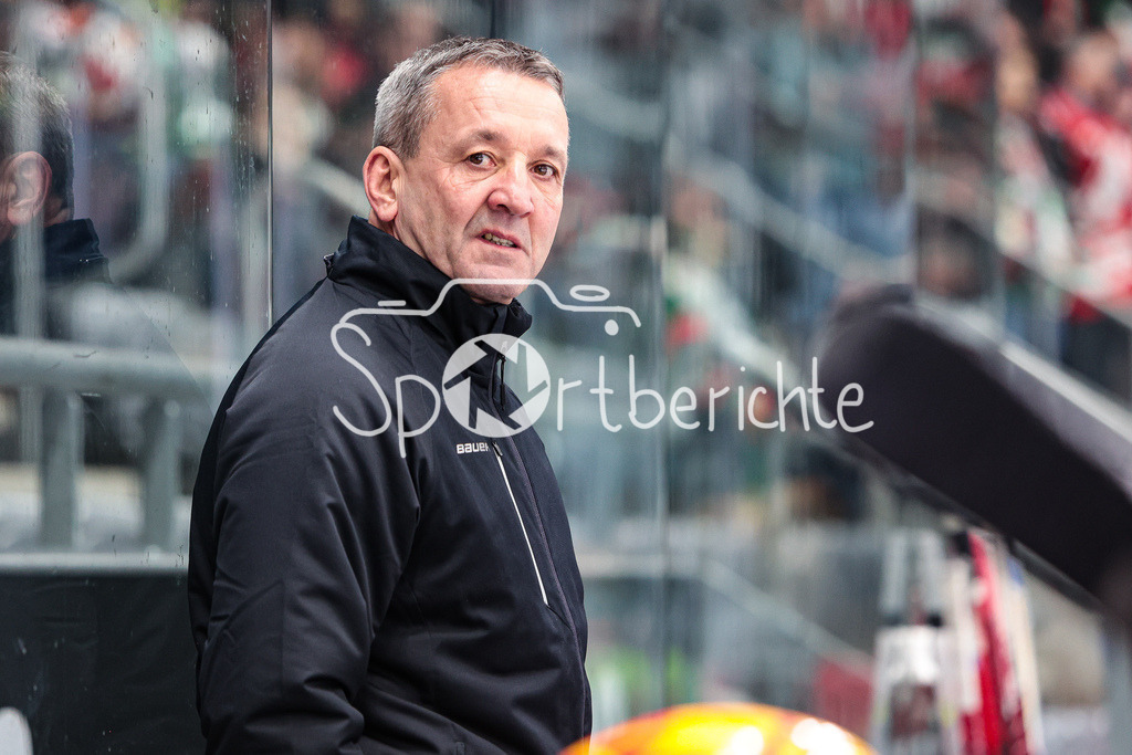Augsburger Panther - Fischtown Pinguins Bremerhaven | Bremerhaven Trainer Thomas POPIESCH in Aktion