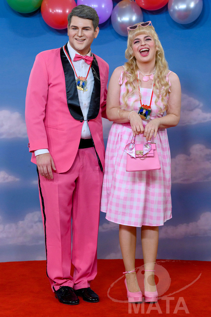 _DWA1788 | Politikerin Katharina Schulze (Grüne) mit ihrem Stellvertreter Johannes Becher (links) bei der TV-Sendung Fastnacht in Franken 2024. Veitshöchheim, 02.02.2024 Bayern Deutschland - Realisiert mit Pictrs.com