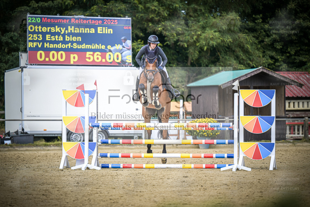 DOS_5872 | Entdecke hochwertige Reitturnierfotos von Foto Oger. Professionell, emotional und authentisch – jetzt Lieblingsmomente im Shop bestellen. - Realisiert mit Pictrs.com