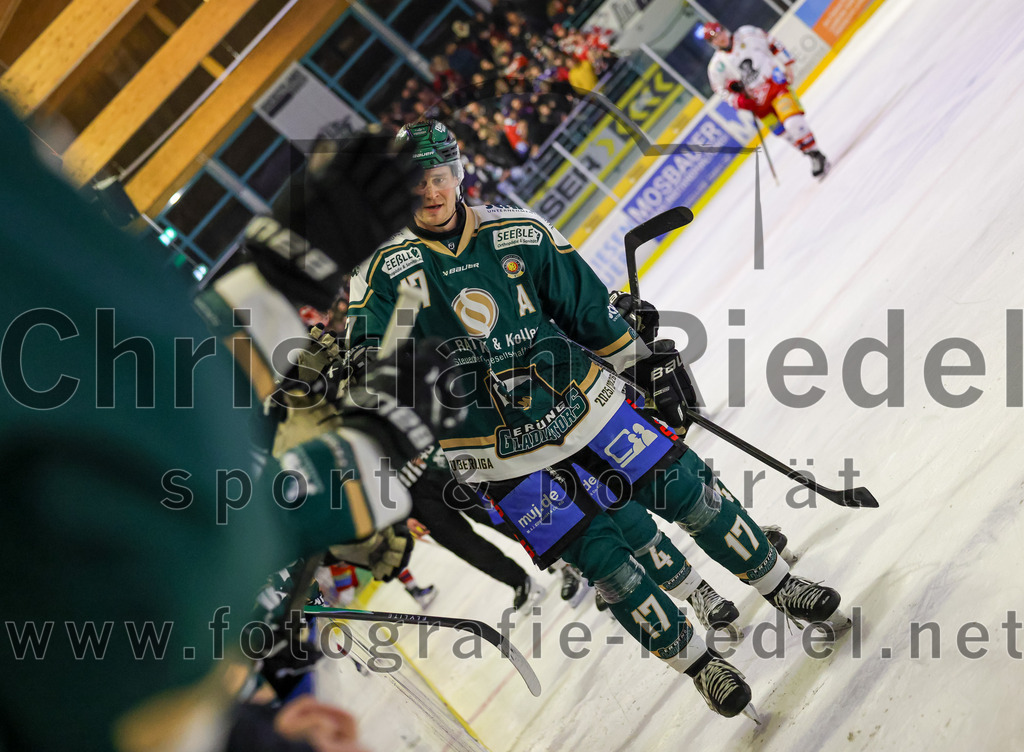 2026-02-20_109_TSV_Erding_gegen_Deggendorfer_SC | Erding, Deutschland, 20.02.2026:Eishockey, Oberliga Süd 2025 / 2026, 49. Spieltag, TSV Erding gegen Deggendorfer SC, Endergebnis: 4:1Elia Ostwald (Erding Gladiators, #17)Foto: Christian Riedel / fotografie-riedel.net