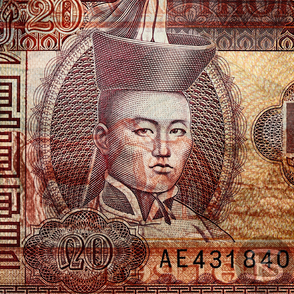 MONGOLEI - Damdin Sükhbaatar | Held der mongolischen Revolution, 1892-1923 | Entdecken Sie "Gesichter der Währungen" – eine einzigartige Fotoserie von Stefan Kuhn, die Banknoten aus aller Welt als Kunstwerke neu interpretiert. Vorder- und Rückseite verschmelzen zu faszinierenden Kompositionen.  - Realisiert mit Pictrs.com