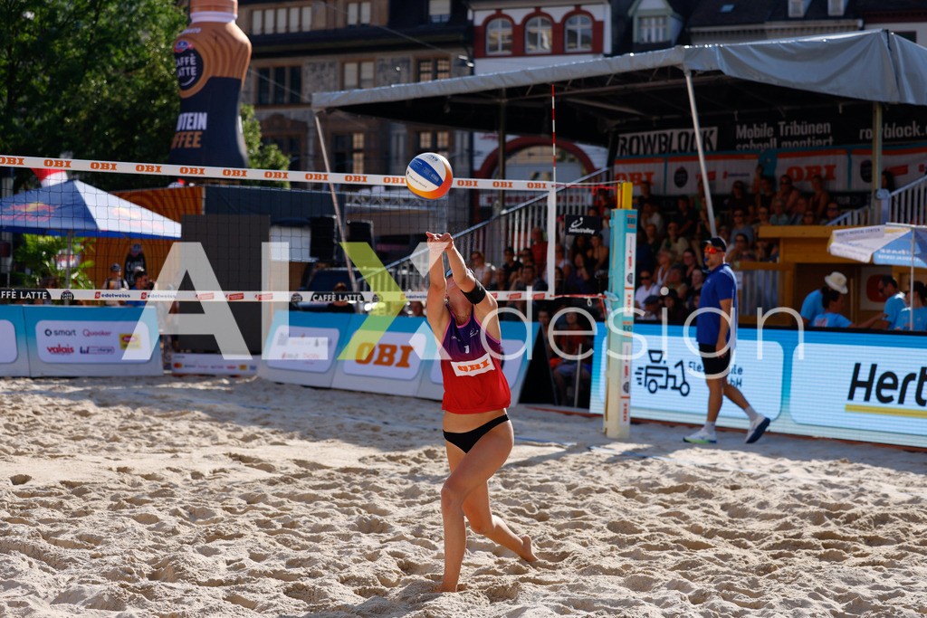 Obi BeachTour 2026 - Basel | BASEL, SWITZERLAND - JULY 17: NOEMI GRÜNIG (SUI) during the Obi BeachTour 2026 match between WANDELER / STOLZ (SUI) and GRÜNIG / PROBST (SUI) at Barfüsserplatz on July 17, 2026 in Basel, Switzerland. - Realisiert mit Pictrs.com