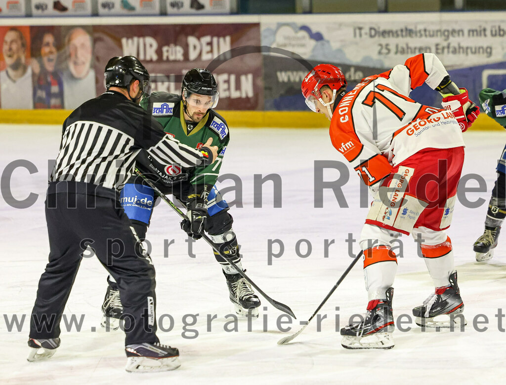 2022-12-02_068_TSV_Erding_gegen_EV_Pegnitz | Erding, Deutschland, 02.12.2022:
Eishockey, Bayernliga 2022 / 2023, 17. Spieltag, TSV Erding gegen EV Pegnitz, Endergebnis: 9:3

Philipp Michl (Erding Gladiators, #77), Daniel Sonnenberg (EV Pegnitz, #71)

Foto: Christian Riedel / fotografie-riedel.net