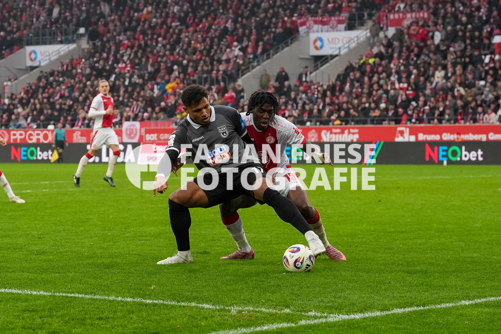GER Rot-Weiss Essen vs. SSV Ulm, Fussball, 3. Liga, Spieltag 19, Saison 2025/2026, 20.12.2025 | GER Rot-Weiss Essen vs. SSV Ulm, Fussball, 3. Liga, Spieltag 19, Saison 2025/2026, 20.12.2025Foto: Fabian Friese - Realisiert mit Pictrs.com