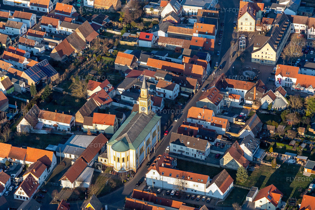 St. Martinus http://www.kath-pfarrei-germersheim.de/kirchen-und-pfarrheime/st-martinus-lingenfeld/ | Luftbild: St. Martinus http://www.kath-pfarrei-germersheim.de/kirchen-und-pfarrheime/st-martinus-lingenfeld/ in Lingenfeld im Bundesland Rheinland-Pfalz in Deutschland. Foto: IMG_130831.jpg vom 09.03.2022 durch ©2025 Werner Riehm fly-foto.de/copyright - Realisiert mit Pictrs.com