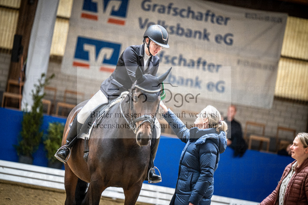 DOS_0044 | Entdecke hochwertige Reitturnierfotos von Foto Oger. Professionell, emotional und authentisch – jetzt Lieblingsmomente im Shop bestellen.Deutschlandweite Turnierfotografie. - Realisiert mit Pictrs.com