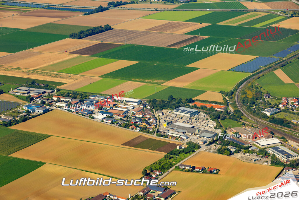 Das Luftbild zeigt : Enchendorf Plattling - Die Luftaufnahme wurde 2023 vom UL-Flugzeug aus erstellt ( keine Drohne ) - Hochauflösende Luftaufnahme - Für grossformatige Ausdrucke geeignet. Die Geschenkidee !Mit Lizenz und Bildrechte bestellbar