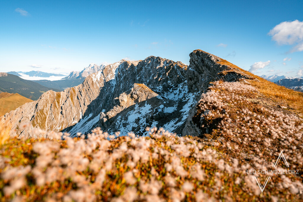 Fotografie_Leo_Schindzielorz_AT_Herbst_Tirol_Bleispitze_20211010_A7R06935_org | Atmosphärische Landschaftsbilder & Drohnenaufnahmen aus dem Allgäu, Tirol, Südtirol & der Schweiz – ideal für Leinwanddrucke & zur stilvollen Raumgestaltung. - Realisiert mit Pictrs.com