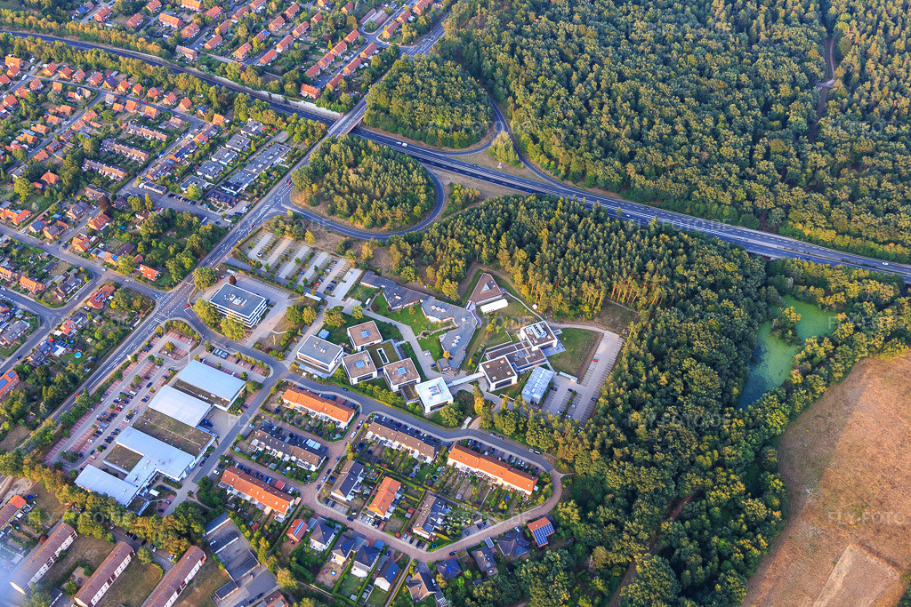 Luftbild: Campus- Werum Software & Systems AG und Werum IT Solutions GmbH im Ortsteil Lüne-Moorfeld in Lüneburg im Bundesland Niedersachsen in Deutschland. – Foto: IMG_110131.jpg vom 16.08.2018 durch Werner Riehm/FLY-FOTO.de – Auflösung des Originals: 5472 x 3648 px