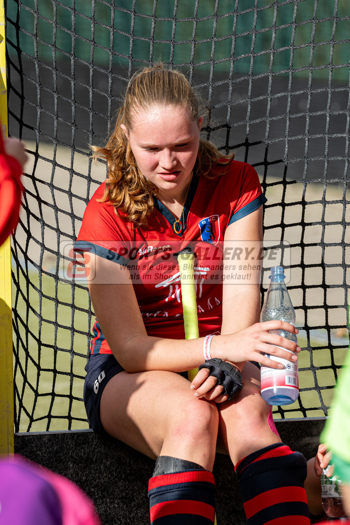 SFE_20231021_0138 | Deutsche Meisterschaft Weibliche U16 Halbfinale Uhlenhorst Mülheim - Berliner HC am 21.10.2023 in Köln (Düsseldorfer Hockeyclub 1905 e.V.), Photo: Stephan Fehrmann 2023 (Sports-Gallery)