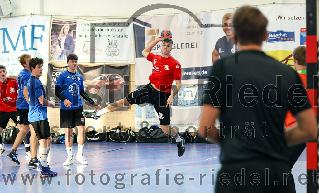 2022-12-17_035_SV_Anzing_gegen_TSV_Simbach | Anzing, Deutschland, 17.12.2022:
Handball, Bayernliga männliche A-Jugend 2022 / 2023, 9. Spieltag, SV Anzing gegen TSV Simbach, Endergebnis: 39:30

Johannes Grundwürmer (TSV Simbach, #99), Andreas Lock (SV Anzing, #9)

Foto: Christian Riedel / fotografie-riedel.net