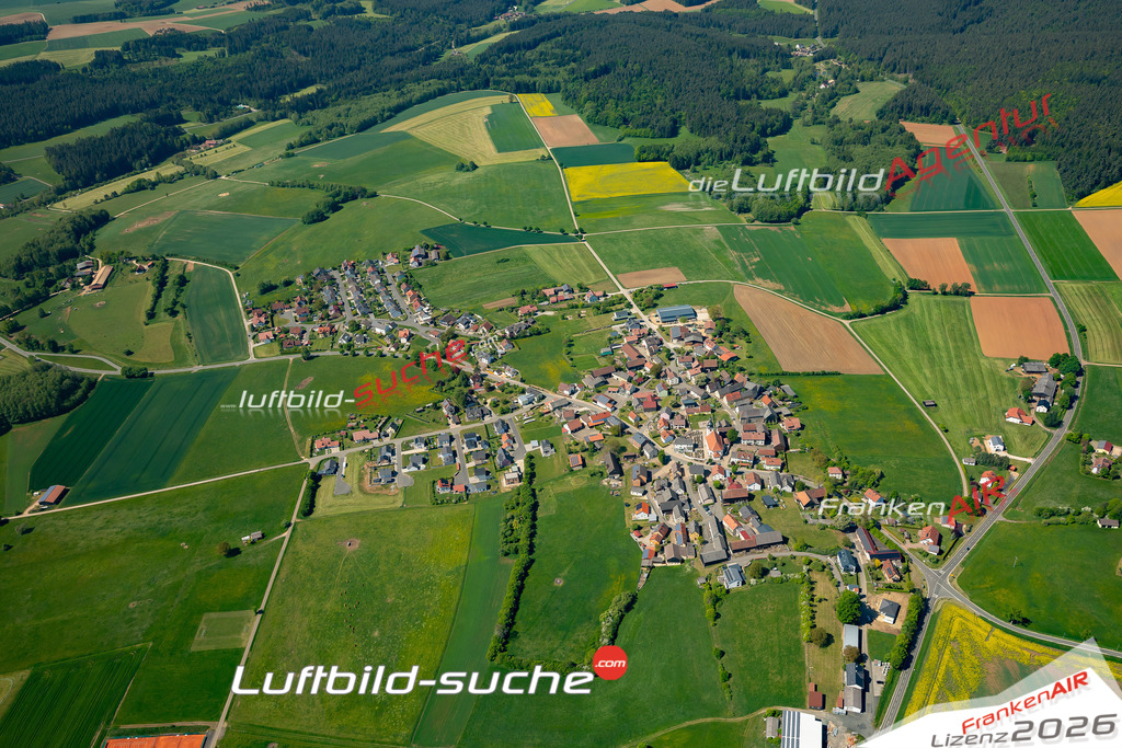 Schrägluftbild  Thurndorf  Kirchenthumbach - Das Luftbild wurde 2025 vom UL-Flugzeug heraus erstellt ( keine Drohne ) - Hochauflösende Luftaufnahme -Nicht vergleichbar mit Google Maps oder Satelittenbilder- Die Geschenkidee !Mit Lizenz und Bildrechte bestellbar