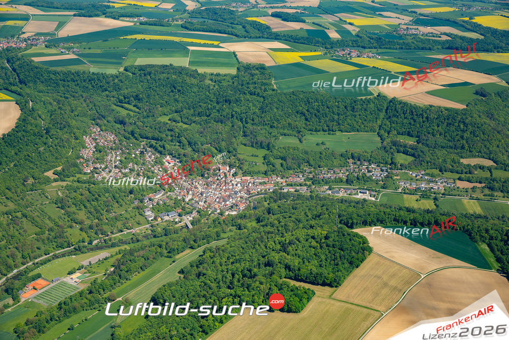 Luftaufnahme der Stadt Braunsbach - Die Luftaufnahme wurde 2025 vom UL-Flugzeug heraus erstellt ( keine Drohne ) - Hochauflösende Luftaufnahme - für professionelle Ausdrucke geeignet. Die Geschenkidee !Mit Lizenz und Bildrechte bestellbar