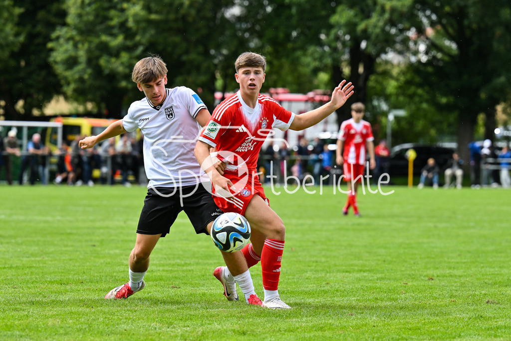 SSV Ulm 1846 Fussball U19 - FC Bayern München U19 | Im Duell Marcel SIEBERT (SSV Ulm U19 27) und Michael MATOSEVIC (FC Bayern U19 #13) / Zweikampf / U19 DFB Nachwuchsliga: SSV Ulm 1846 Fussball - FC Bayern München, Hauptspielfeld Langenau am 02.08.2025