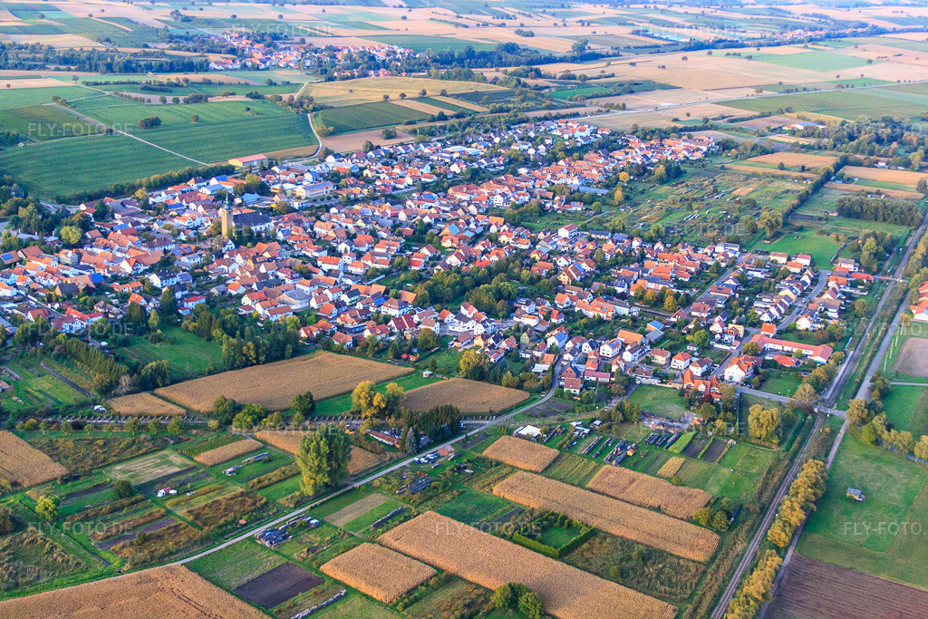 Luftbild: Ortsansicht aus Südwesten in Steinfeld im Bundesland Rheinland-Pfalz in Deutschland. Foto: IMG_53777.jpg vom 30.09.2012 durch Werner Riehm/FLY-FOTO.de